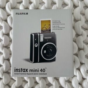 NEW Fujifilm Instax Mini 40 Camera - Black